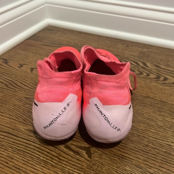 Nike Phantom Luna Soccer Cleats - Picture 4 of 6